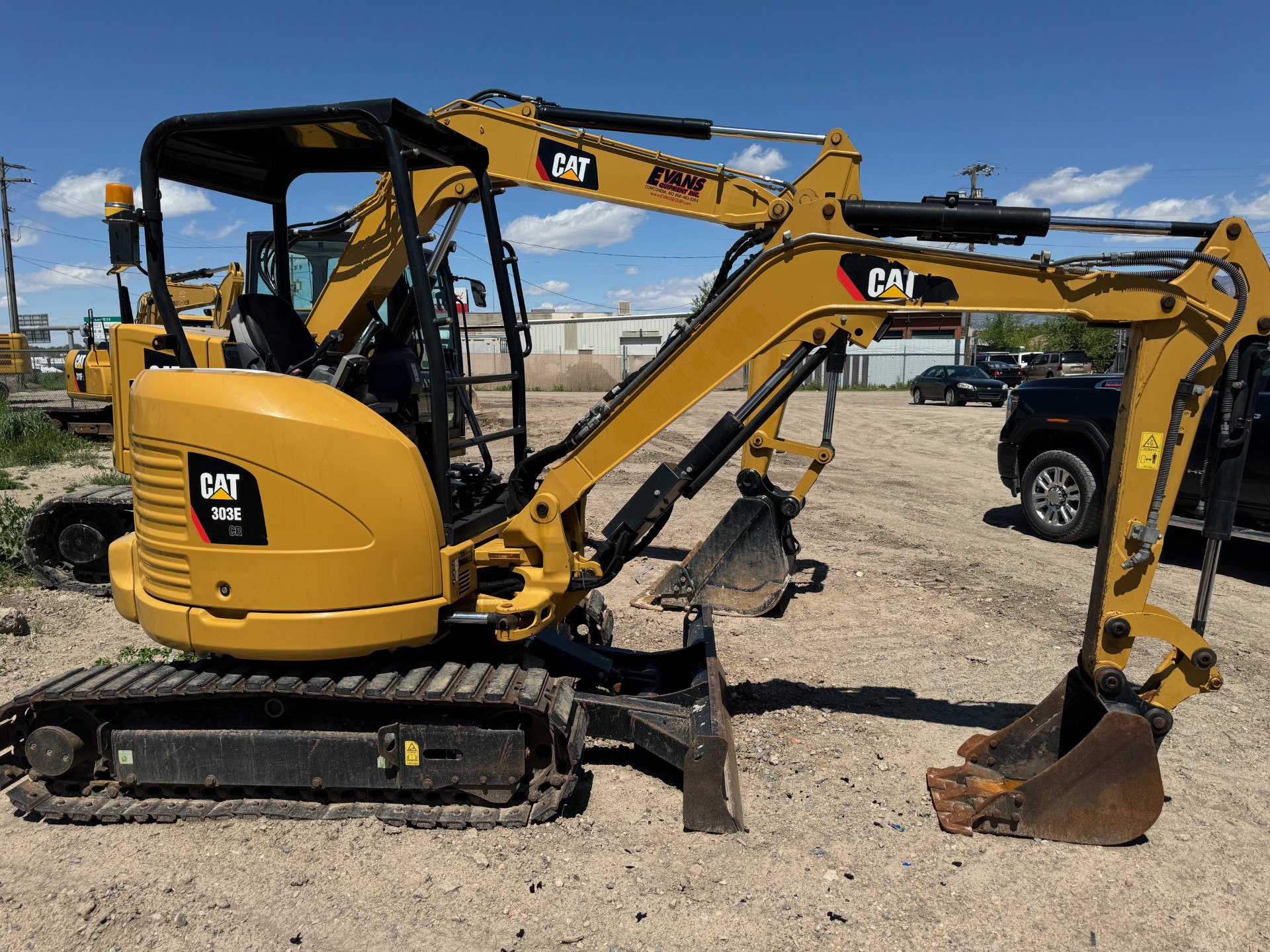 2016 Caterpillar 303 Mini Excavator photo 2