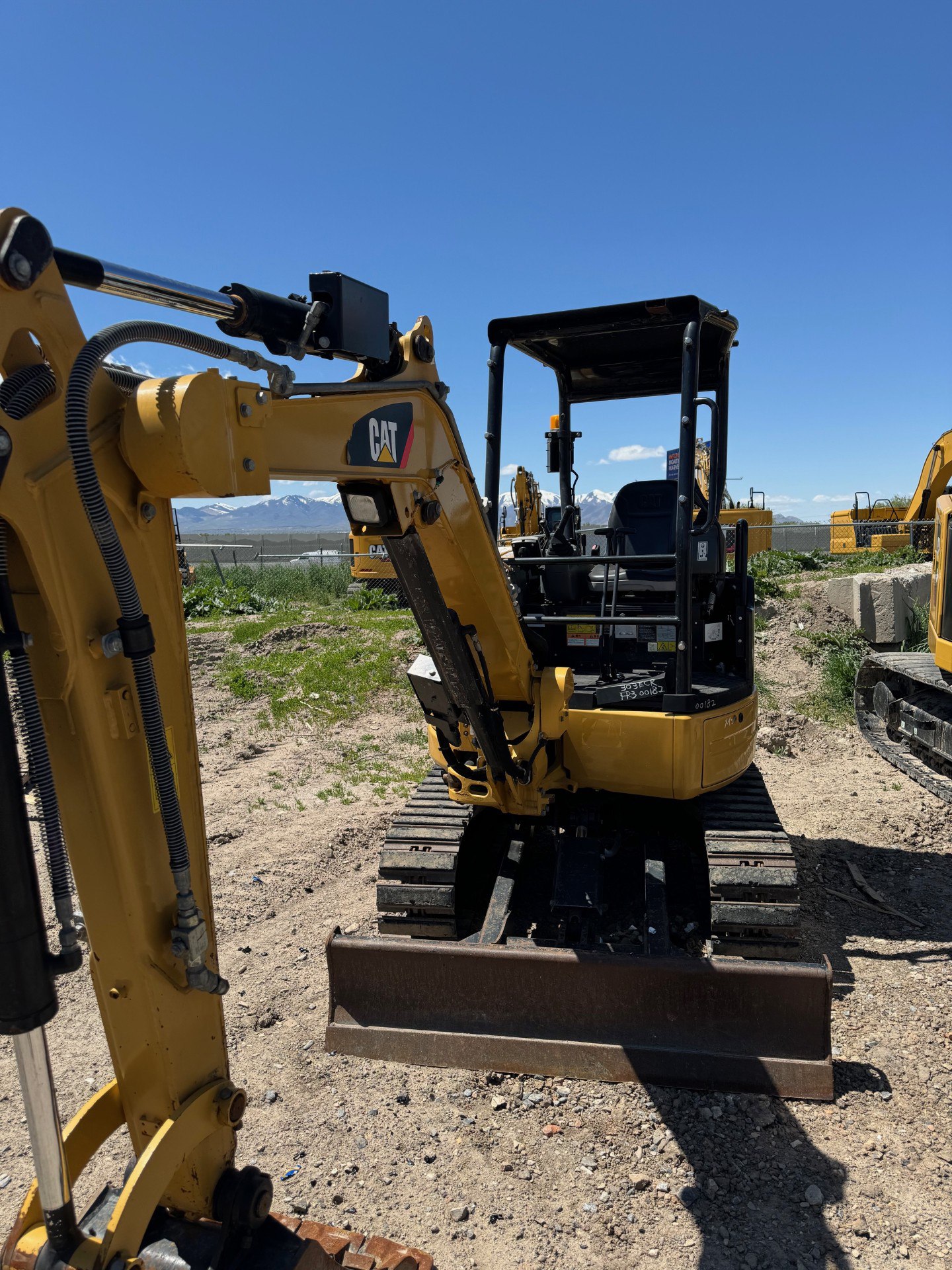 2016 Caterpillar 303 Mini Excavator photo 3