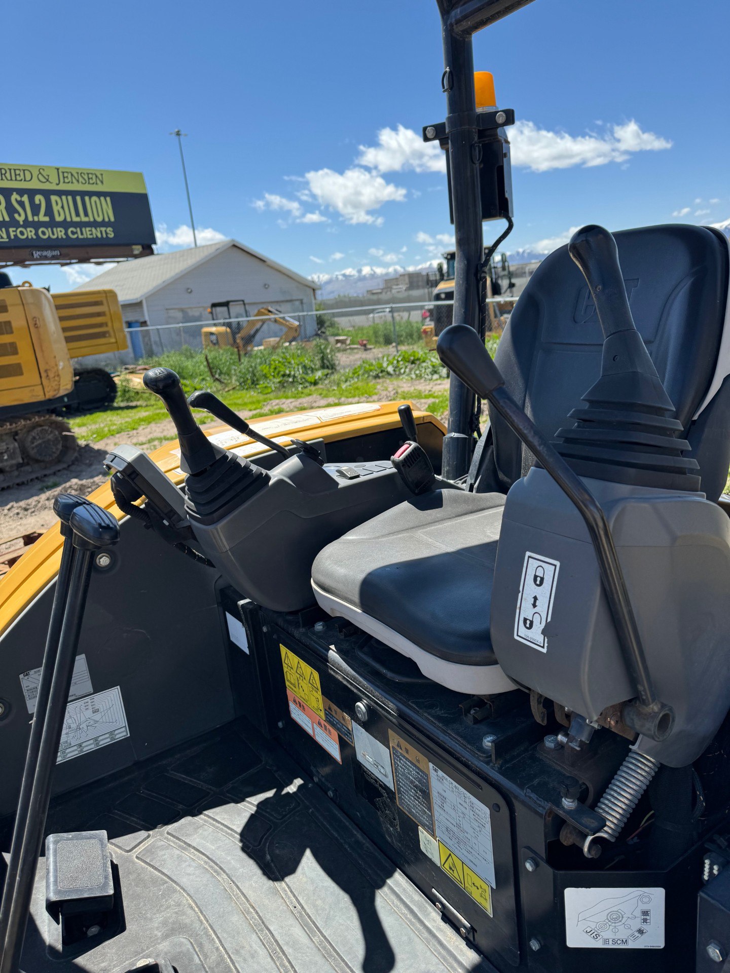 2016 Caterpillar 303 Mini Excavator photo 5