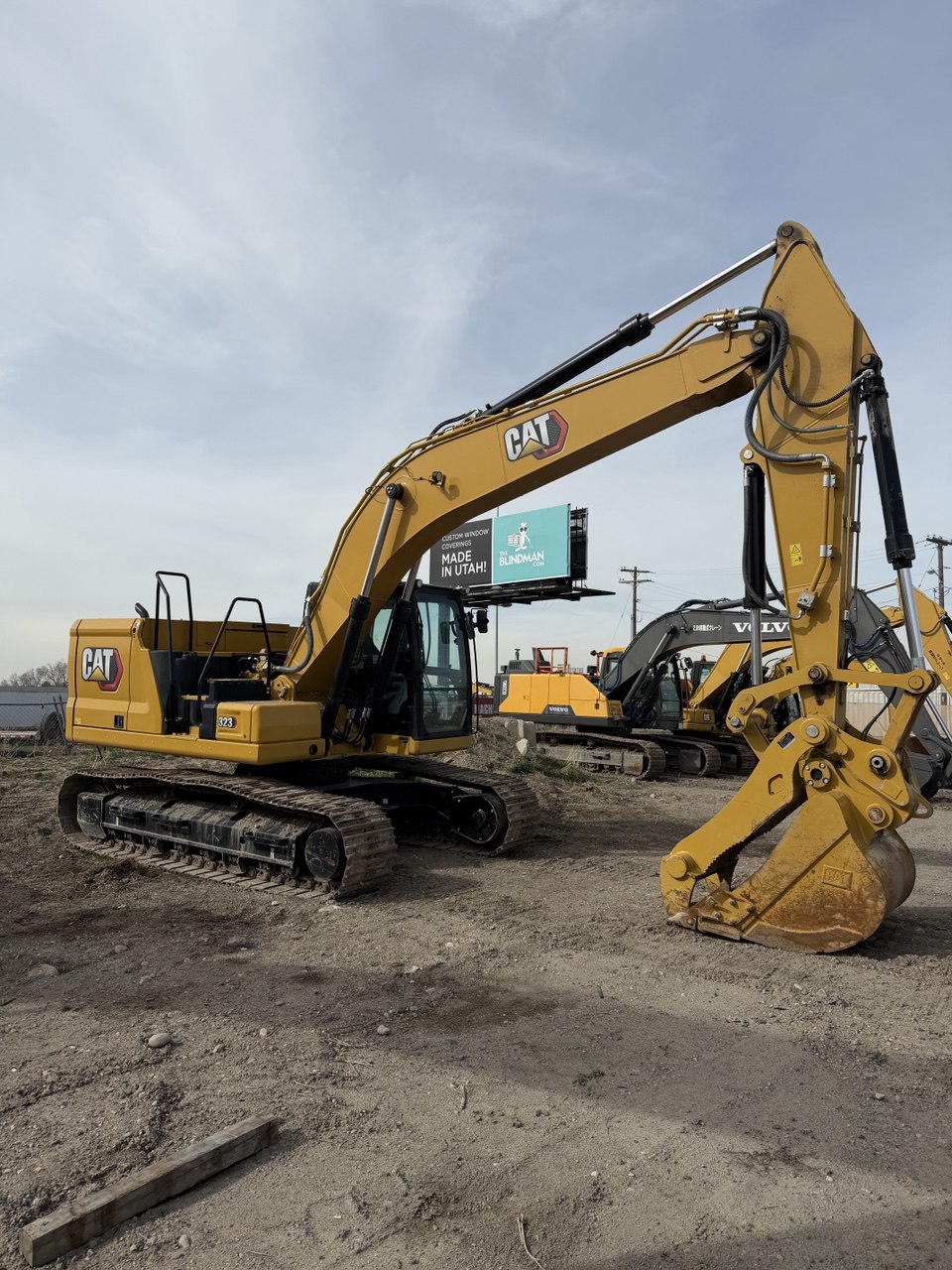 CAT 323