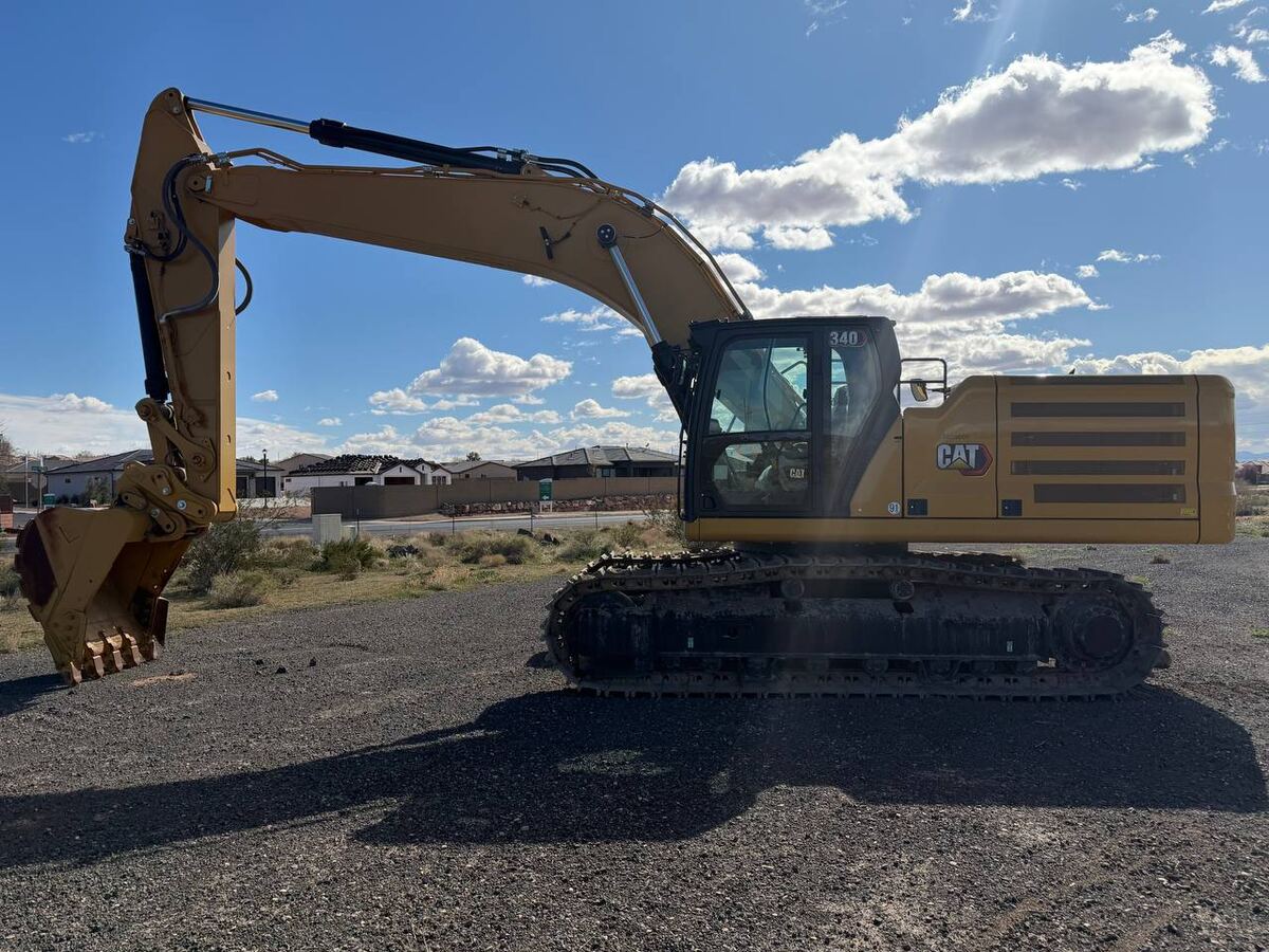 2022 Caterpillar 340 Excavator photo 3